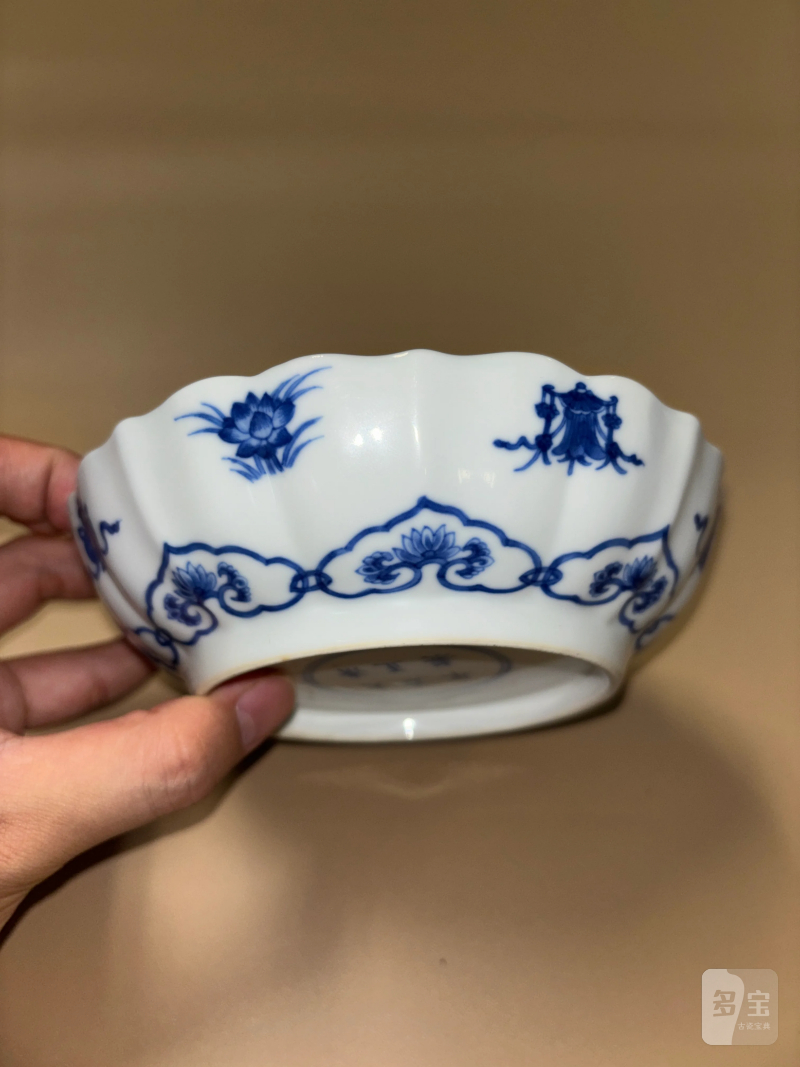 清雍正 青花八吉祥纹花口盘 - 图4